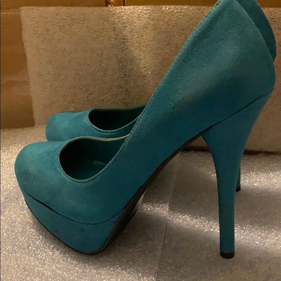 Teal/Turquoise Heels - Picture 2 of 4